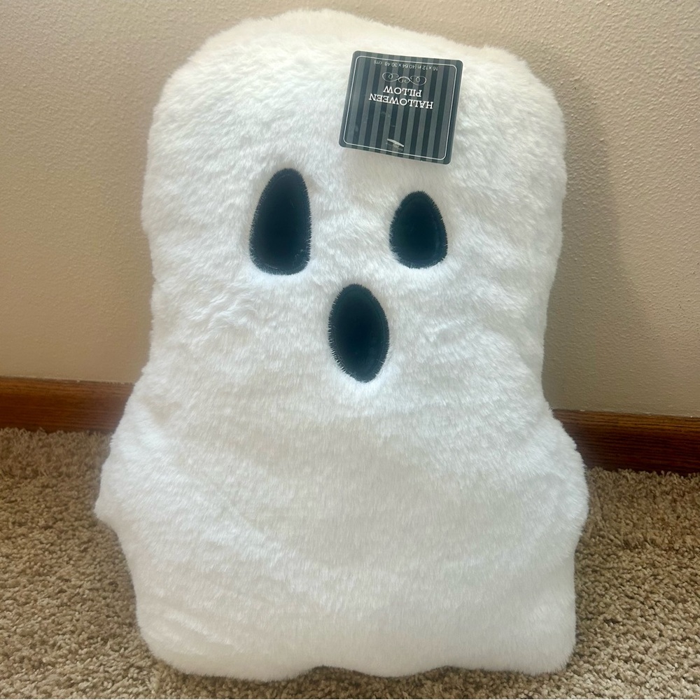 NWT Ghost Halloween Pillow 👻